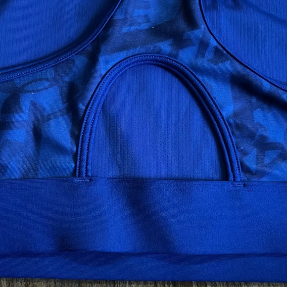 New Under Armour Women's Alter Ego HeatGear Compression Sports Bra - Picture 8 of 10